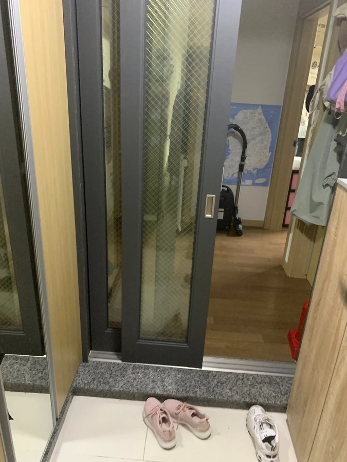 현관 중문 상태 확인 사례