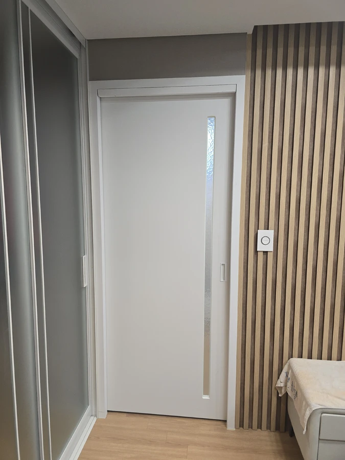 강남 지역 오피스텔 중문 수리 후 상태
